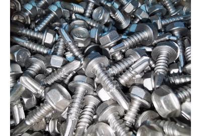 Bevestigingsmateriaal voor blokhutten en veranda's