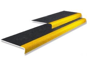 Traptreden indoor&outdoor Zwart met gele neus   600 mm x tot 345 mm x 55 mm